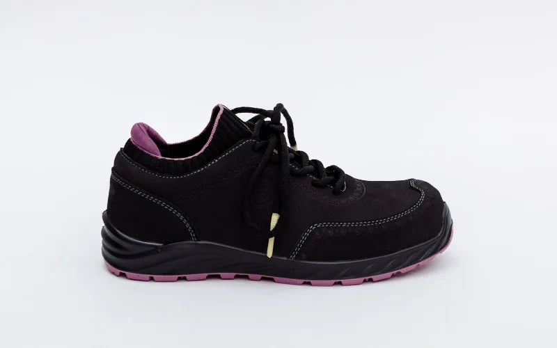 Zapato de seguridad Tucana de Hypatia en negro con detalles morados